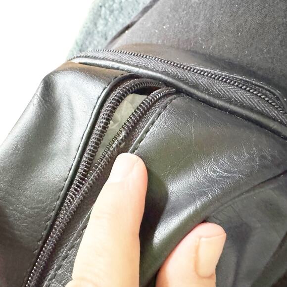 Original Penguin by Munsingwear Men's Black Faux Leather Travel Toiletry Bag OS - Picture 7 of 13